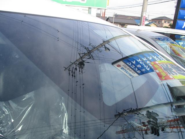 フリード ｅ：ＨＥＶエアー　ＥＸ　スマートキー、衝突防止機能、両側電動スライドドア、ステアリングスイッチ、電子パーキング、オートライト、シートヒーター、ステアリングヒーター、バックカメラ、リアエアコン、３列シート、コネクト機能（7枚目）