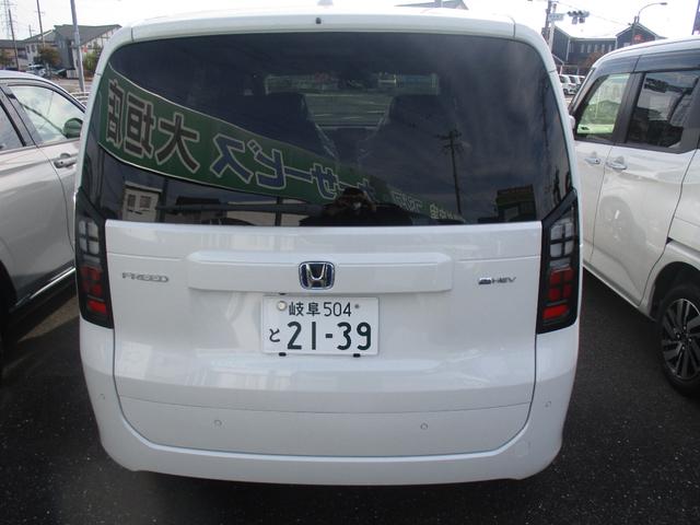 フリード ｅ：ＨＥＶエアー　ＥＸ　スマートキー、衝突防止機能、両側電動スライドドア、ステアリングスイッチ、電子パーキング、オートライト、シートヒーター、ステアリングヒーター、バックカメラ、リアエアコン、３列シート、コネクト機能（9枚目）