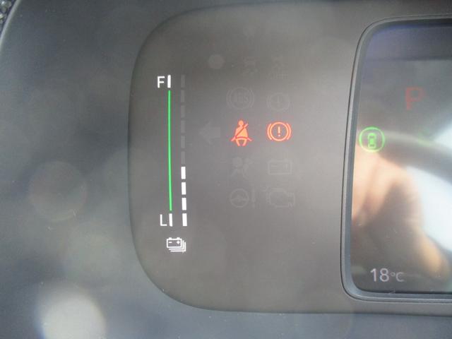 フリード ｅ：ＨＥＶエアー　ＥＸ　スマートキー、衝突防止機能、両側電動スライドドア、ステアリングスイッチ、電子パーキング、オートライト、シートヒーター、ステアリングヒーター、バックカメラ、リアエアコン、３列シート、コネクト機能（18枚目）