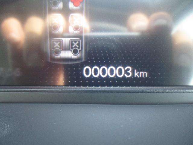 フリード ｅ：ＨＥＶエアー　ＥＸ　スマートキー、衝突防止機能、両側電動スライドドア、ステアリングスイッチ、電子パーキング、オートライト、シートヒーター、ステアリングヒーター、バックカメラ、リアエアコン、３列シート、コネクト機能（19枚目）