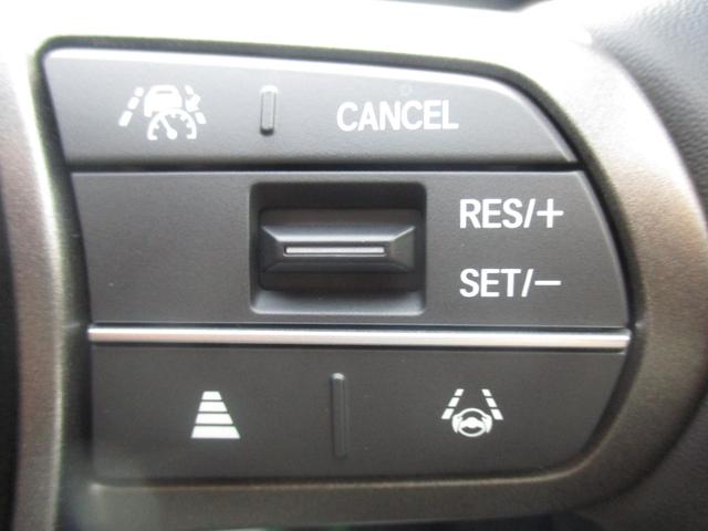 フリード ｅ：ＨＥＶエアー　ＥＸ　スマートキー、衝突防止機能、両側電動スライドドア、ステアリングスイッチ、電子パーキング、オートライト、シートヒーター、ステアリングヒーター、バックカメラ、リアエアコン、３列シート、コネクト機能（21枚目）