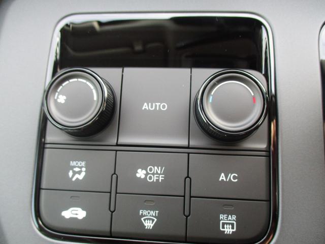 フリード ｅ：ＨＥＶエアー　ＥＸ　スマートキー、衝突防止機能、両側電動スライドドア、ステアリングスイッチ、電子パーキング、オートライト、シートヒーター、ステアリングヒーター、バックカメラ、リアエアコン、３列シート、コネクト機能（28枚目）