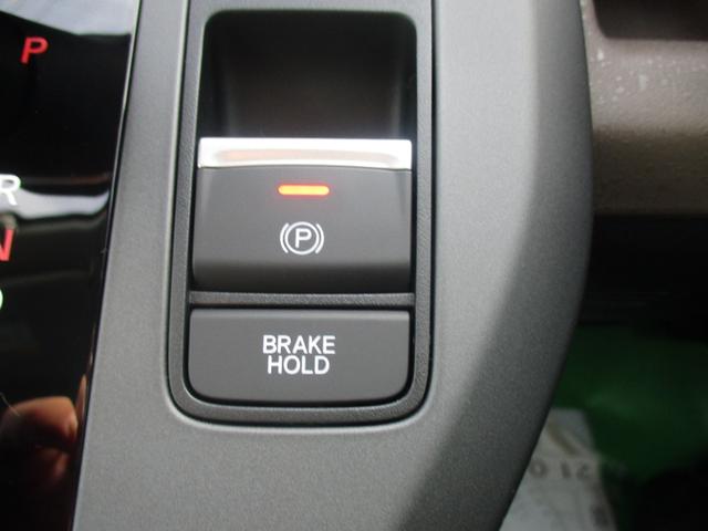 フリード ｅ：ＨＥＶエアー　ＥＸ　スマートキー、衝突防止機能、両側電動スライドドア、ステアリングスイッチ、電子パーキング、オートライト、シートヒーター、ステアリングヒーター、バックカメラ、リアエアコン、３列シート、コネクト機能（30枚目）