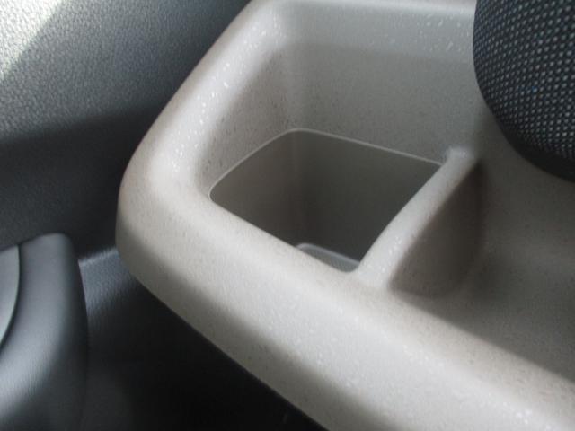 フリード ｅ：ＨＥＶエアー　ＥＸ　スマートキー、衝突防止機能、両側電動スライドドア、ステアリングスイッチ、電子パーキング、オートライト、シートヒーター、ステアリングヒーター、バックカメラ、リアエアコン、３列シート、コネクト機能（35枚目）