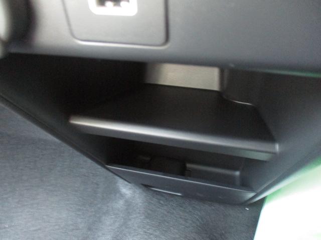 フリード ｅ：ＨＥＶエアー　ＥＸ　スマートキー、衝突防止機能、両側電動スライドドア、ステアリングスイッチ、電子パーキング、オートライト、シートヒーター、ステアリングヒーター、バックカメラ、リアエアコン、３列シート、コネクト機能（38枚目）