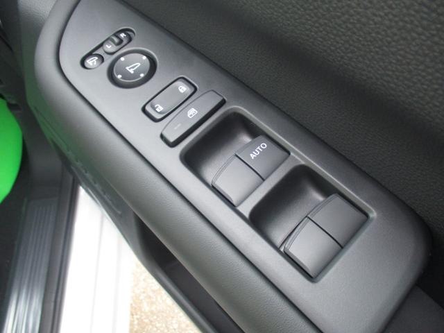 フリード ｅ：ＨＥＶエアー　ＥＸ　スマートキー、衝突防止機能、両側電動スライドドア、ステアリングスイッチ、電子パーキング、オートライト、シートヒーター、ステアリングヒーター、バックカメラ、リアエアコン、３列シート、コネクト機能（41枚目）