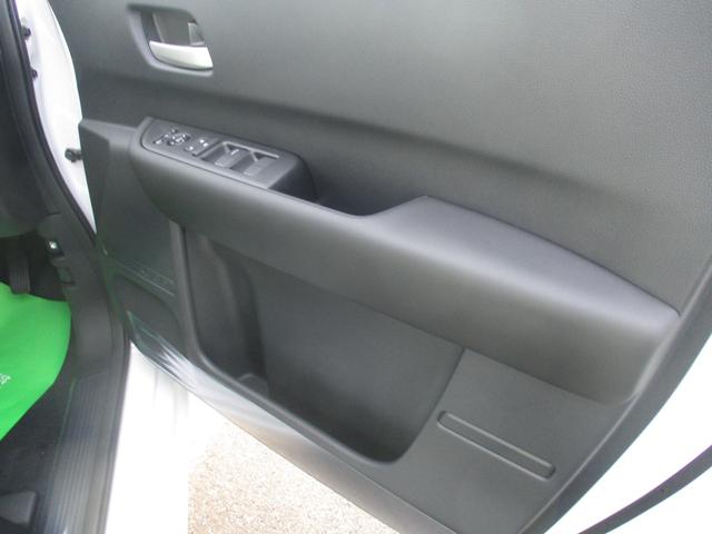 フリード ｅ：ＨＥＶエアー　ＥＸ　スマートキー、衝突防止機能、両側電動スライドドア、ステアリングスイッチ、電子パーキング、オートライト、シートヒーター、ステアリングヒーター、バックカメラ、リアエアコン、３列シート、コネクト機能（42枚目）