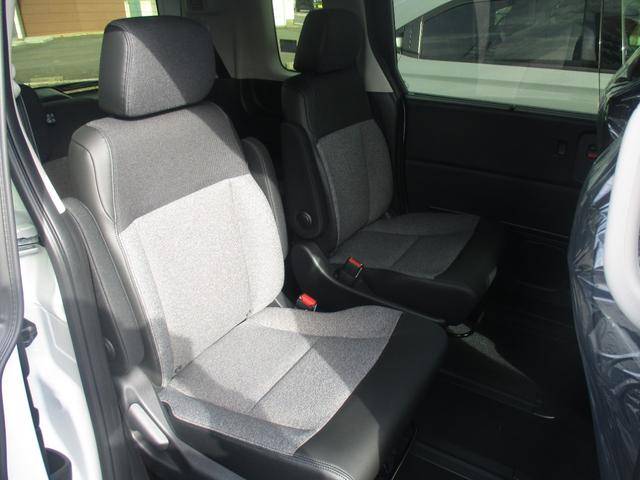 フリード ｅ：ＨＥＶエアー　ＥＸ　スマートキー、衝突防止機能、両側電動スライドドア、ステアリングスイッチ、電子パーキング、オートライト、シートヒーター、ステアリングヒーター、バックカメラ、リアエアコン、３列シート、コネクト機能（45枚目）