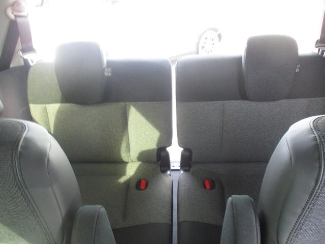 フリード ｅ：ＨＥＶエアー　ＥＸ　スマートキー、衝突防止機能、両側電動スライドドア、ステアリングスイッチ、電子パーキング、オートライト、シートヒーター、ステアリングヒーター、バックカメラ、リアエアコン、３列シート、コネクト機能（48枚目）