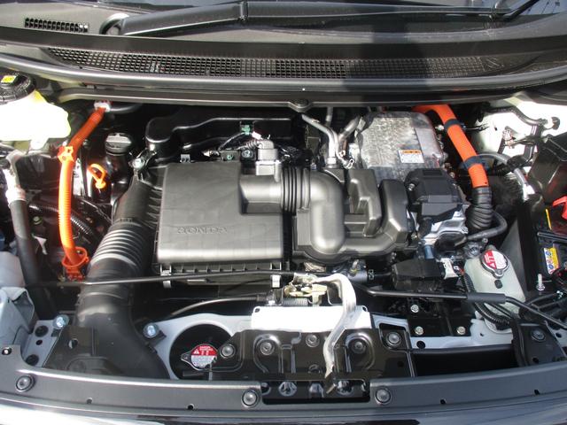 フリード ｅ：ＨＥＶエアー　ＥＸ　スマートキー、衝突防止機能、両側電動スライドドア、ステアリングスイッチ、電子パーキング、オートライト、シートヒーター、ステアリングヒーター、バックカメラ、リアエアコン、３列シート、コネクト機能（54枚目）