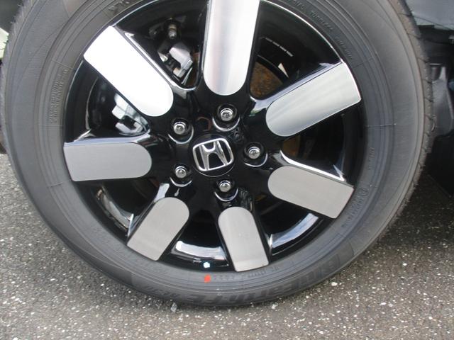 フリード ｅ：ＨＥＶエアー　ＥＸ　スマートキー、衝突防止機能、両側電動スライドドア、ステアリングスイッチ、電子パーキング、オートライト、シートヒーター、ステアリングヒーター、バックカメラ、リアエアコン、３列シート、コネクト機能（55枚目）