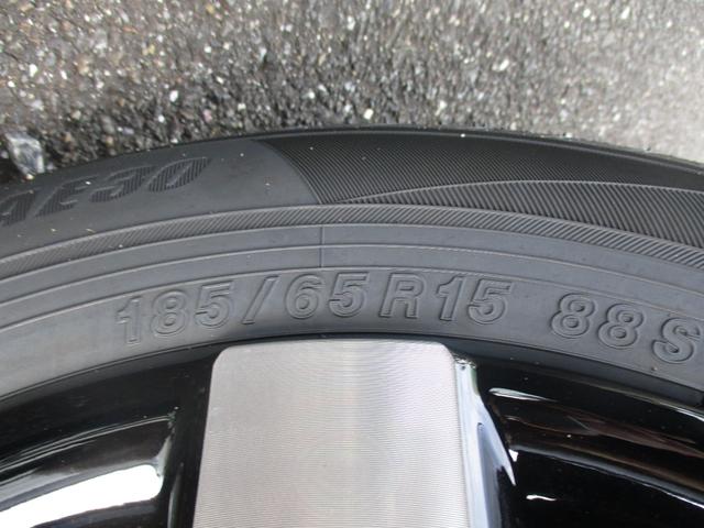 フリード ｅ：ＨＥＶエアー　ＥＸ　スマートキー、衝突防止機能、両側電動スライドドア、ステアリングスイッチ、電子パーキング、オートライト、シートヒーター、ステアリングヒーター、バックカメラ、リアエアコン、３列シート、コネクト機能（56枚目）