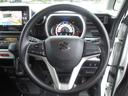 【ステアリング】華やかさと上質さを兼ね備えた運転席。ぜひ一度ハンドルを握ってお確かめください!見渡しやすい視界の広さもポイントです。