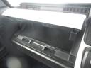 【収納スペース】助手席前方には収納スペースがあります!アッパーボックスには、よく使う小物などを入れるのにぴったりです♪