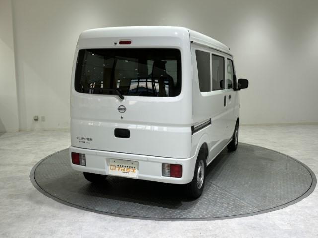 クリッパーバン DX 届出済未使用車 軽バン 衝突軽減ブレーキ キーレスエントリー パワーウィンドウ マニュアルエアコン AM/FMラジオ ハロゲンヘッドライト アイドリングストップ 軽自動車(8枚目)