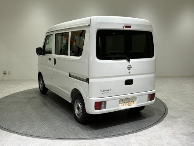 クリッパーバン ＤＸ　届出済未使用車　軽バン　衝突軽減ブレーキ　キーレスエントリー　パワーウィンドウ　マニュアルエアコン　ＡＭ／ＦＭラジオ　ハロゲンヘッドライト　アイドリングストップ　軽自動車（7枚目）