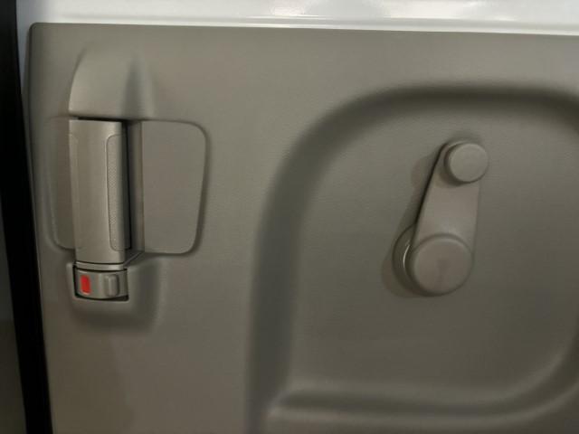 クリッパーバン ＤＸ　届出済未使用車　軽バン　衝突軽減ブレーキ　キーレスエントリー　パワーウィンドウ　マニュアルエアコン　ＡＭ／ＦＭラジオ　ハロゲンヘッドライト　アイドリングストップ　軽自動車（23枚目）