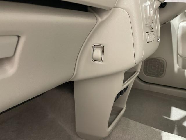 アルトラパン Ｌ　届出済未使用車　衝突軽減ブレーキ　誤発進抑制　車線逸脱警報　標識認識機能　アイドリングストップ　運転席シートヒーター　オートエアコン　電動格納ミラー　キーレスプッシュスタート　軽自動車（21枚目）