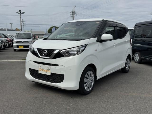 デイズ 　Ｂ　ＥＢ付　衝突軽減ブレーキ　パワーウィンドウ　マニュアルエアコン　電動格納ミラー　オートライト　アームレスト　ベンチシート　アイドリングストップ　キーレスエントリー　軽自動車（4枚目）