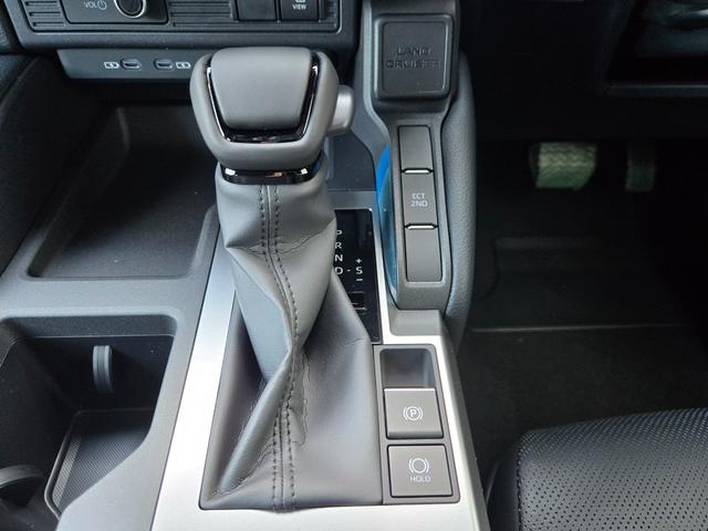 ランドクルーザー２５０ ＶＸ　丸目ヘッドランプ　サンルーフ　１２．３型コネクトナビ　デジタルインナーミラー　ＢＳＭ　パノラミックビューモニター　パワーバックドア　シートヒーター＆クーラー　ルーフレール　レーダークルーズコントロール（22枚目）
