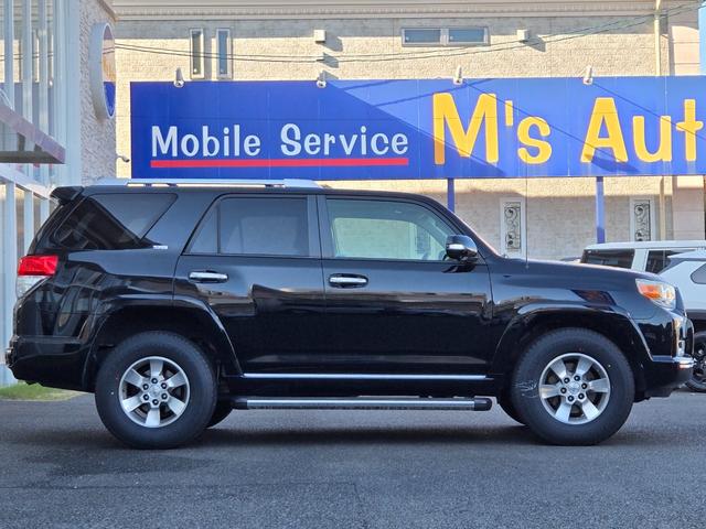 ４ランナー ＳＲ５　４ＷＤ　新車並行　サンルーフ　社外ナビ　フルセグＴＶ　バックカメラ　ＥＴＣ　前後コーナーセンサー　ブラックレザー　サイドランニングボード　ルーフレール　パワーシート（4枚目）