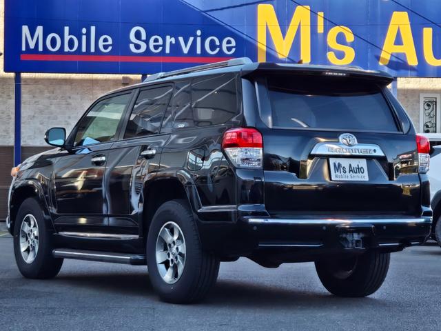 ４ランナー ＳＲ５　４ＷＤ　新車並行　サンルーフ　社外ナビ　フルセグＴＶ　バックカメラ　ＥＴＣ　前後コーナーセンサー　ブラックレザー　サイドランニングボード　ルーフレール　パワーシート（6枚目）