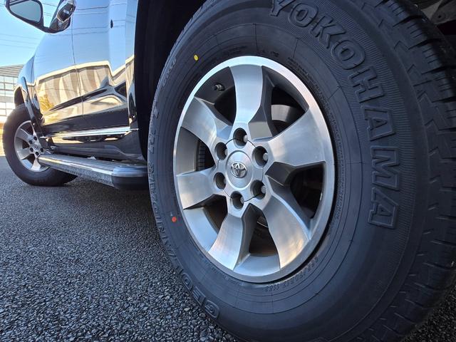 ４ランナー ＳＲ５　４ＷＤ　新車並行　サンルーフ　社外ナビ　フルセグＴＶ　バックカメラ　ＥＴＣ　前後コーナーセンサー　ブラックレザー　サイドランニングボード　ルーフレール　パワーシート（9枚目）