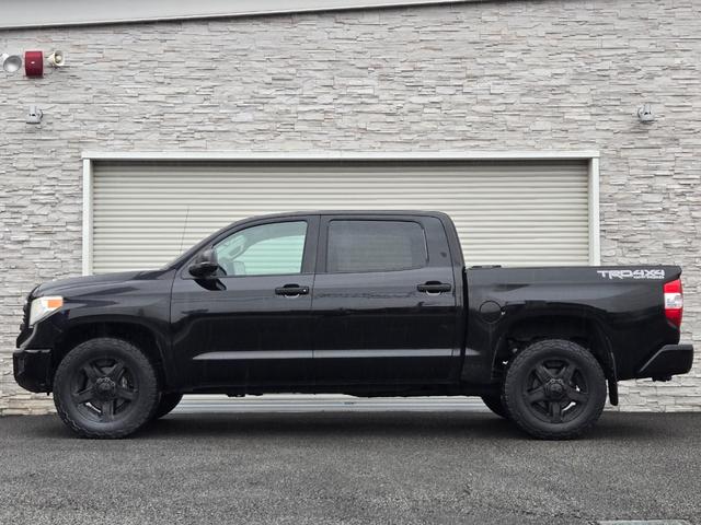 タンドラ クルーマックス　ＳＲ５　４ＷＤ　ＴＲＤオフロードＰＫＧ　新車並行輸入　ワンオーナー　ＢｌｕｅＴｏｏｔｈ　バックカメラ　２０インチＡＷ　グッドリットＡＴ　ＢＳＭ　トノカバー　前後コーナーセンサー　電動リアガラス　クルコン（4枚目）