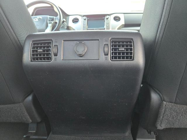 タンドラ クルーマックス　ＳＲ５　４ＷＤ　ＴＲＤオフロードＰＫＧ　新車並行輸入　ワンオーナー　ＢｌｕｅＴｏｏｔｈ　バックカメラ　２０インチＡＷ　グッドリットＡＴ　ＢＳＭ　トノカバー　前後コーナーセンサー　電動リアガラス　クルコン（21枚目）