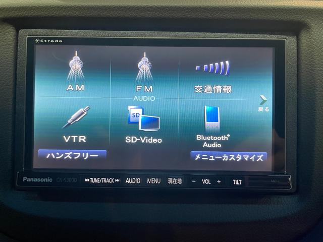 ハイブリッド・スマートセレクション　ハイブリッド　ＴＶ　オートクルーズコントロール　ＨＩＤ　スマートキー　電動格納ミラー　ＣＶＴ　盗難防止システム　衝突安全ボディ　アルミホイール　ＣＤ　Ｂｌｕｅｔｏｏｔｈ　ＡＢＳ　ＥＳＣ　エアコン(3枚目)