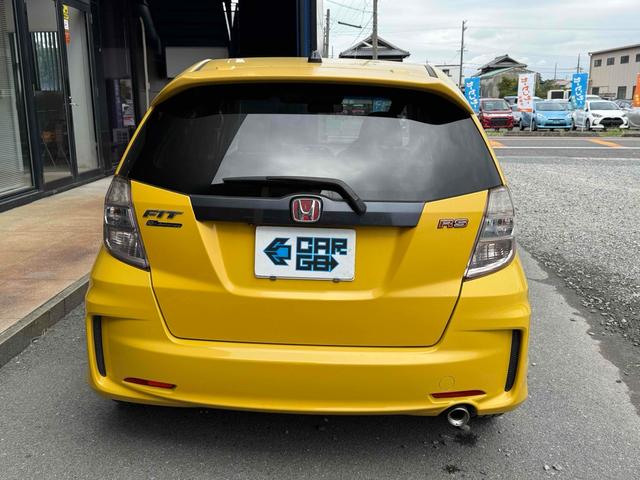 フィット ＲＳ・１０ｔｈアニバーサリー　ＥＴＣ　バックカメラ　アルミホイール　ＨＩＤ　キーレスエントリー　電動格納ミラー　ＭＴ　盗難防止システム　衝突安全ボディ　ＡＢＳ　ＣＤ　ＵＳＢ　Ｂｌｕｅｔｏｏｔｈ　エアコン　パワーステアリング（15枚目）