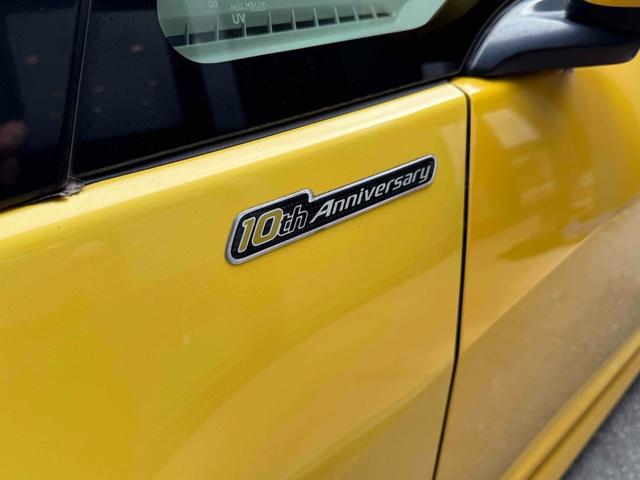 フィット ＲＳ・１０ｔｈアニバーサリー　ＥＴＣ　バックカメラ　アルミホイール　ＨＩＤ　キーレスエントリー　電動格納ミラー　ＭＴ　盗難防止システム　衝突安全ボディ　ＡＢＳ　ＣＤ　ＵＳＢ　Ｂｌｕｅｔｏｏｔｈ　エアコン　パワーステアリング（27枚目）