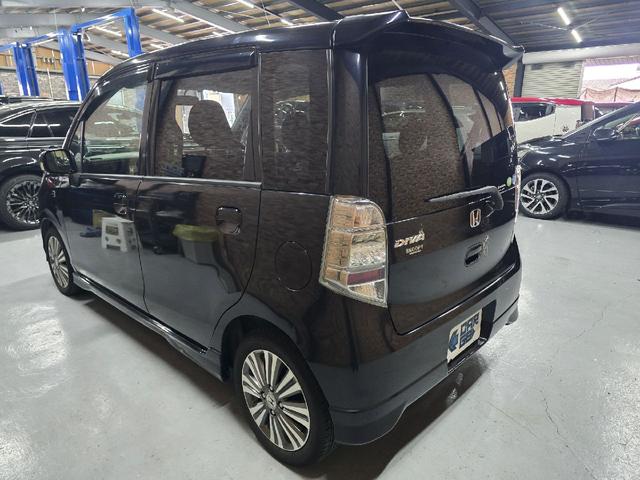 ライフ ディーバターボスマートスタイル　ＴＶ　ＨＩＤ　スマートキー　電動格納ミラー　ベンチシート　ＡＴ　盗難防止システム　ＡＢＳ　ＣＤ　ＤＶＤ再生　ＵＳＢ　アルミホイール　衝突安全ボディ　エアコン　パワーステアリング　パワーウィンドウ（14枚目）