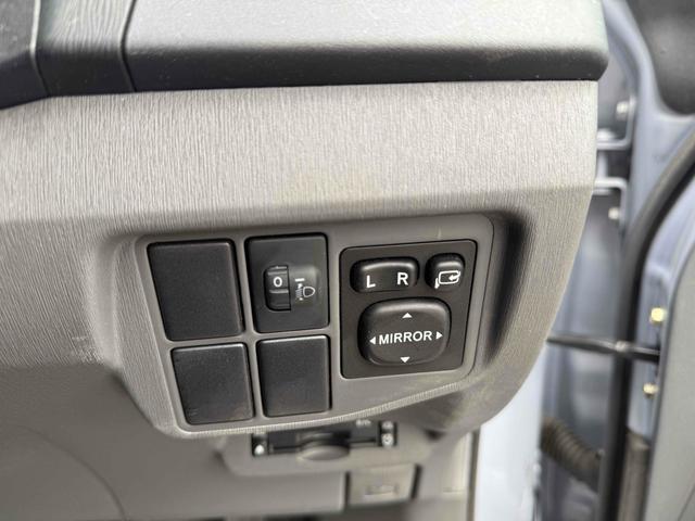 プリウス S ETC バックカメラ ナビ TV アルミホイール オートライト CVT スマートキー アイドリングストップ 電動格納ミラー 盗難防止システム CD ミュージックプレイヤー接続可 衝突安全ボディ ABS(6枚目)