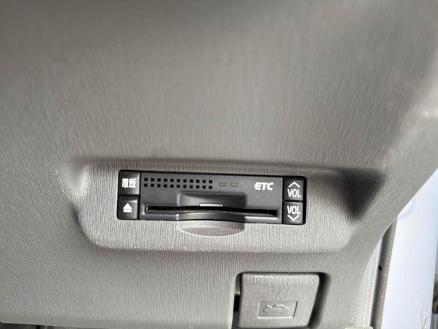 プリウス S ETC バックカメラ ナビ TV アルミホイール オートライト CVT スマートキー アイドリングストップ 電動格納ミラー 盗難防止システム CD ミュージックプレイヤー接続可 衝突安全ボディ ABS(7枚目)