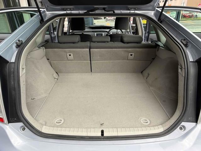 プリウス S ETC バックカメラ ナビ TV アルミホイール オートライト CVT スマートキー アイドリングストップ 電動格納ミラー 盗難防止システム CD ミュージックプレイヤー接続可 衝突安全ボディ ABS(20枚目)