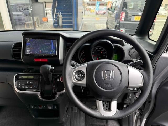 N-BOX G SSパッケージ ETC バックカメラ 両側電動スライドドア ナビ TV 衝突被害軽減システム HID スマートキー アイドリングストップ 電動格納ミラー シートヒーター ベンチシート CVT 盗難防止システム ABS(2枚目)