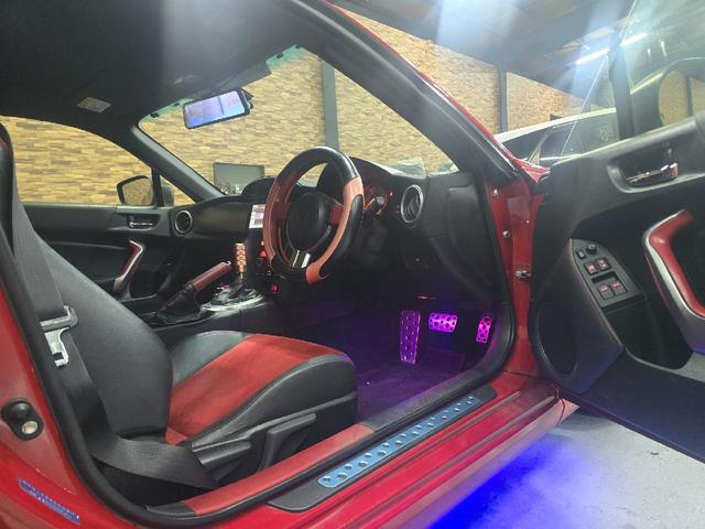 86 GT バックカメラ TV AT スマートキー 電動格納ミラー アルミホイール 盗難防止システム 衝突安全ボディ ABS ESC CD DVD再生 Bluetooth エアコン パワーステアリング(6枚目)