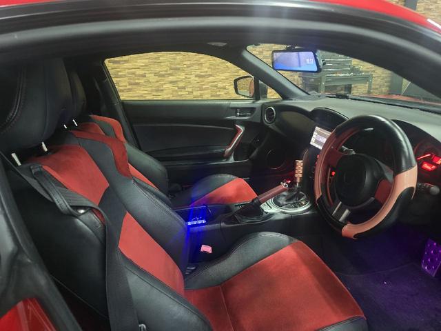 86 GT バックカメラ TV AT スマートキー 電動格納ミラー アルミホイール 盗難防止システム 衝突安全ボディ ABS ESC CD DVD再生 Bluetooth エアコン パワーステアリング(7枚目)