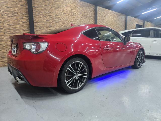 86 GT バックカメラ TV AT スマートキー 電動格納ミラー アルミホイール 盗難防止システム 衝突安全ボディ ABS ESC CD DVD再生 Bluetooth エアコン パワーステアリング(15枚目)