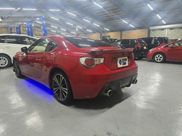 86 GT バックカメラ TV AT スマートキー 電動格納ミラー アルミホイール 盗難防止システム 衝突安全ボディ ABS ESC CD DVD再生 Bluetooth エアコン パワーステアリング(17枚目)