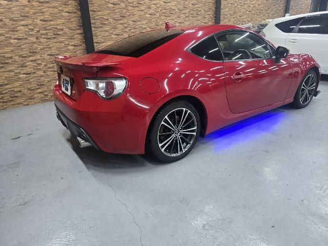 86 GT バックカメラ TV AT スマートキー 電動格納ミラー アルミホイール 盗難防止システム 衝突安全ボディ ABS ESC CD DVD再生 Bluetooth エアコン パワーステアリング(23枚目)