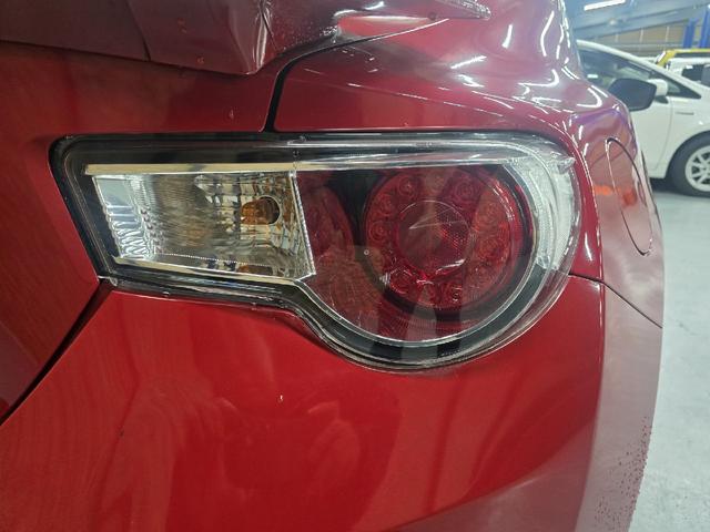 86 GT バックカメラ TV AT スマートキー 電動格納ミラー アルミホイール 盗難防止システム 衝突安全ボディ ABS ESC CD DVD再生 Bluetooth エアコン パワーステアリング(38枚目)