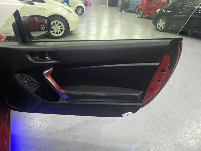 86 GT バックカメラ TV AT スマートキー 電動格納ミラー アルミホイール 盗難防止システム 衝突安全ボディ ABS ESC CD DVD再生 Bluetooth エアコン パワーステアリング(57枚目)