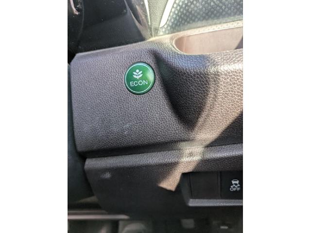 Ｎ－ＷＧＮカスタム Ｇ・Ａパッケージ　ＴＶ　オートクルーズコントロール　衝突被害軽減システム　オートライト　ＨＩＤ　スマートキー　アイドリングストップ　電動格納ミラー　ベンチシート　ＣＶＴ　盗難防止システム　ＡＢＳ　ＥＳＣ　ＣＤ（9枚目）