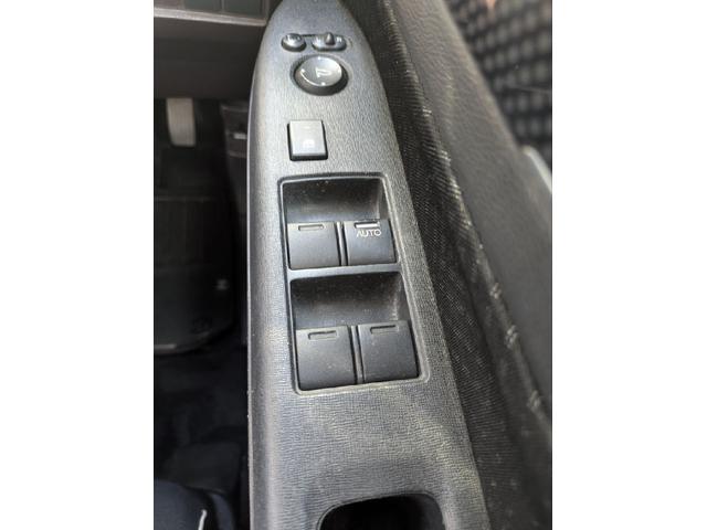 Ｎ－ＷＧＮカスタム Ｇ・Ａパッケージ　ＴＶ　オートクルーズコントロール　衝突被害軽減システム　オートライト　ＨＩＤ　スマートキー　アイドリングストップ　電動格納ミラー　ベンチシート　ＣＶＴ　盗難防止システム　ＡＢＳ　ＥＳＣ　ＣＤ（29枚目）