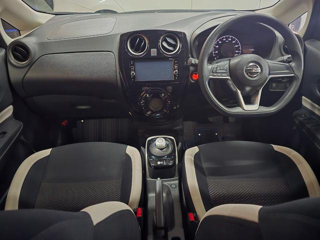 ノート ｅ－パワー　Ｘ　ナビ　ＴＶ　クリアランスソナー　レーンアシスト　衝突被害軽減システム　スマートキー　電動格納ミラー　ＣＶＴ　盗難防止システム　衝突安全ボディ　ＡＢＳ　ＥＳＣ　ミュージックプレイヤー接続可（2枚目）