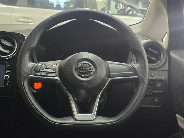 ノート ｅ－パワー　Ｘ　ナビ　ＴＶ　クリアランスソナー　レーンアシスト　衝突被害軽減システム　スマートキー　電動格納ミラー　ＣＶＴ　盗難防止システム　衝突安全ボディ　ＡＢＳ　ＥＳＣ　ミュージックプレイヤー接続可（3枚目）