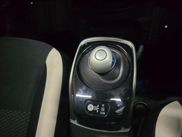 ノート ｅ－パワー　Ｘ　ナビ　ＴＶ　クリアランスソナー　レーンアシスト　衝突被害軽減システム　スマートキー　電動格納ミラー　ＣＶＴ　盗難防止システム　衝突安全ボディ　ＡＢＳ　ＥＳＣ　ミュージックプレイヤー接続可（6枚目）