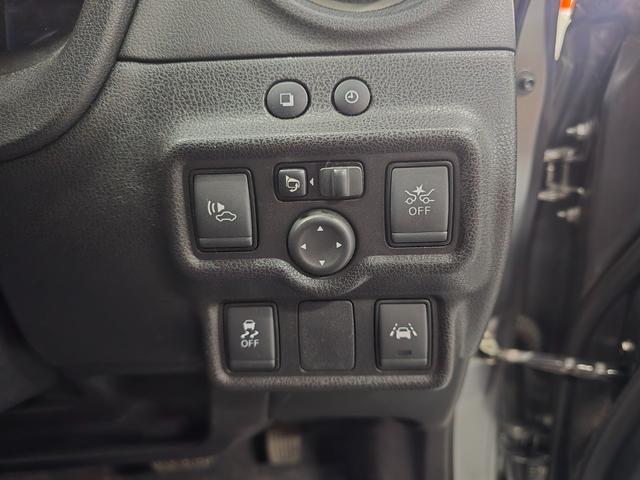 ノート ｅ－パワー　Ｘ　ナビ　ＴＶ　クリアランスソナー　レーンアシスト　衝突被害軽減システム　スマートキー　電動格納ミラー　ＣＶＴ　盗難防止システム　衝突安全ボディ　ＡＢＳ　ＥＳＣ　ミュージックプレイヤー接続可（7枚目）